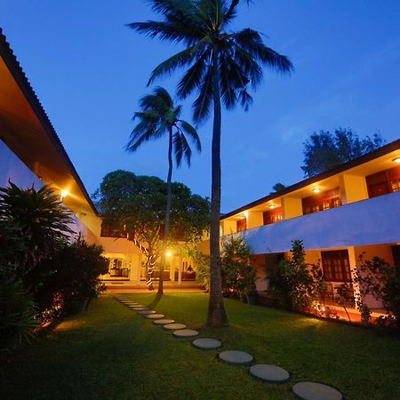 尼甘布双体船海滩酒店 外观 照片