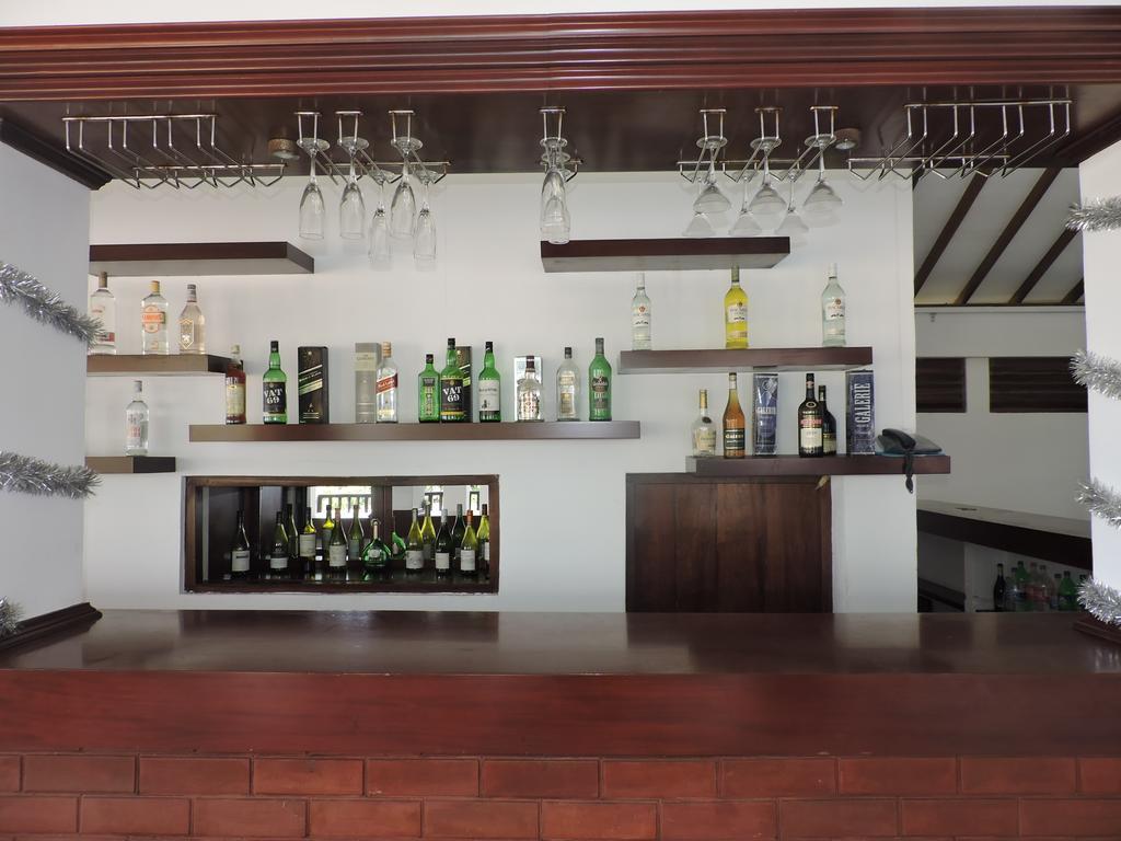 尼甘布双体船海滩酒店 外观 照片