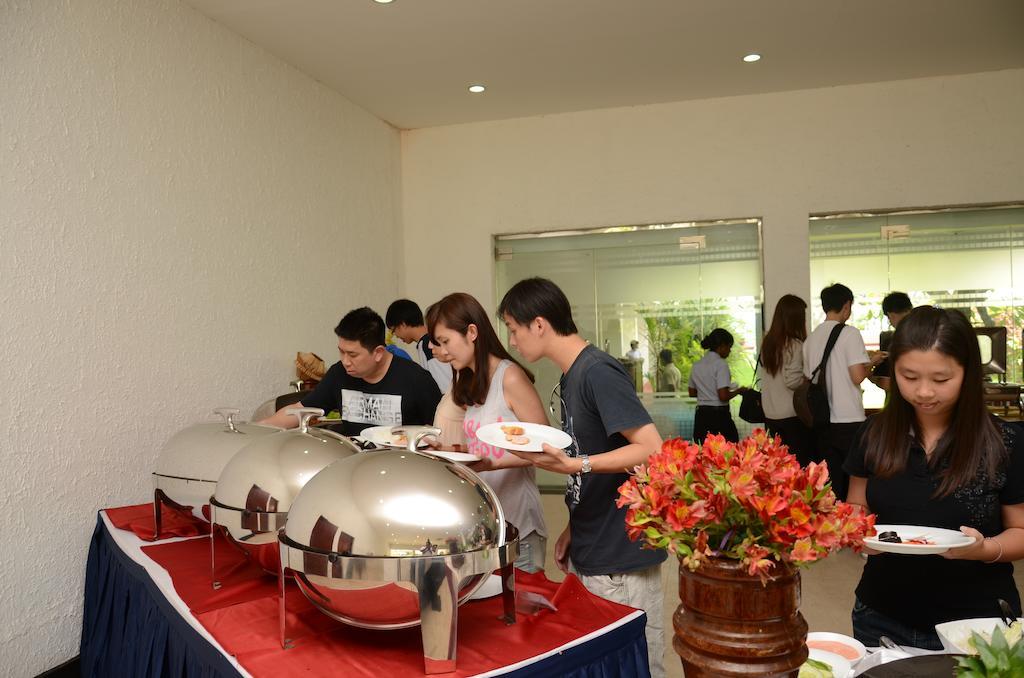 尼甘布双体船海滩酒店 外观 照片